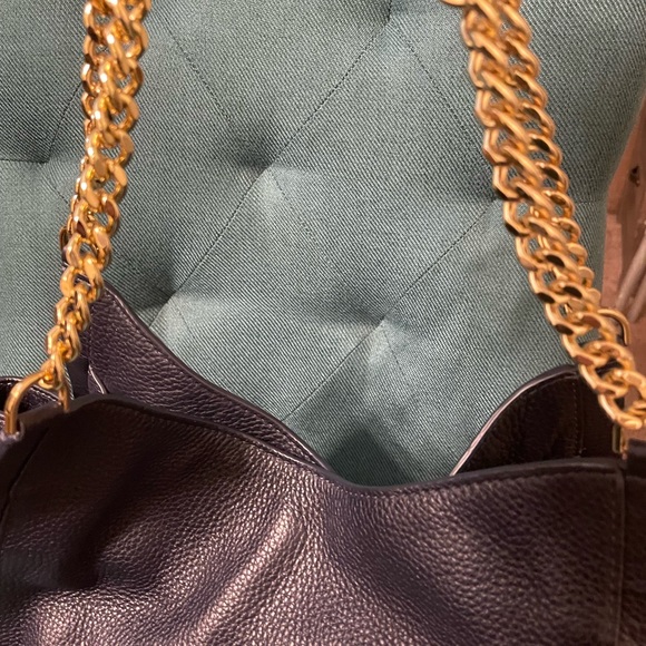 Michael Kors Newbury Pebbled Leather Chain Tote Bag dark navy EUC - Picture 11 of 14